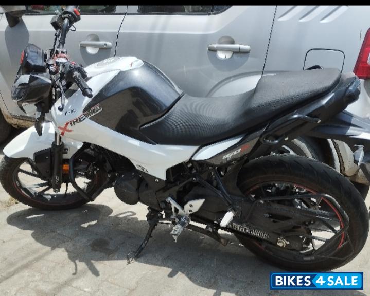 White Hero Xtreme 160R