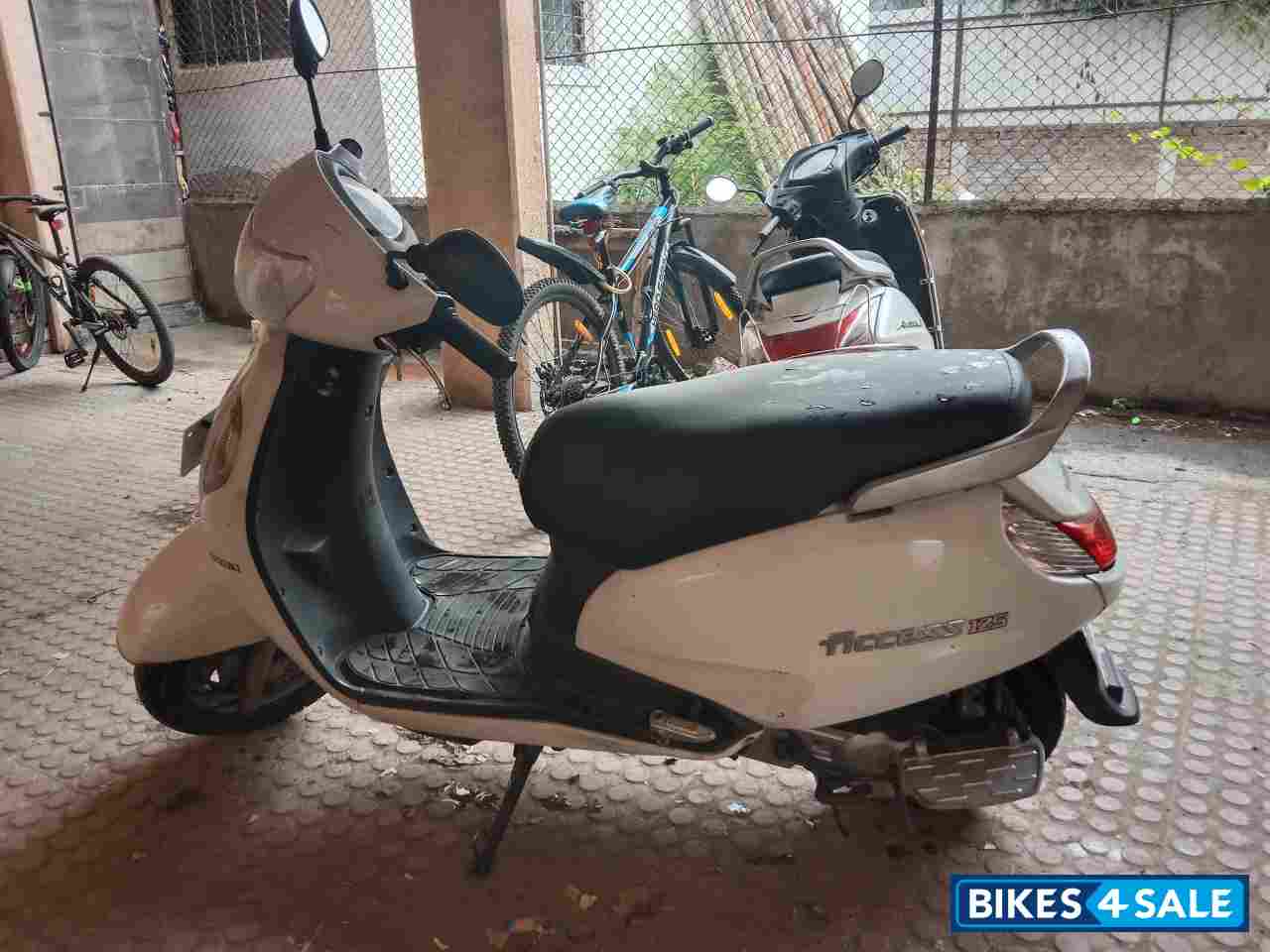 White Suzuki Access 125