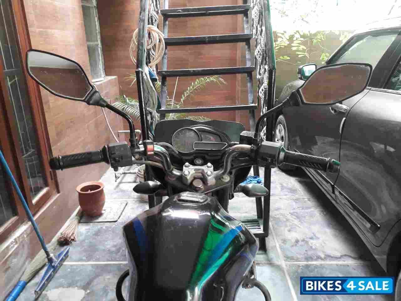 Black Bajaj Discover DTSi 125