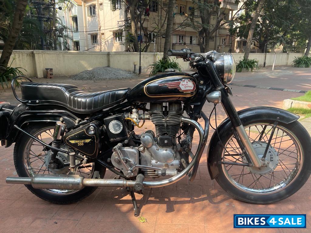 Black Royal Enfield Bullet Standard 350