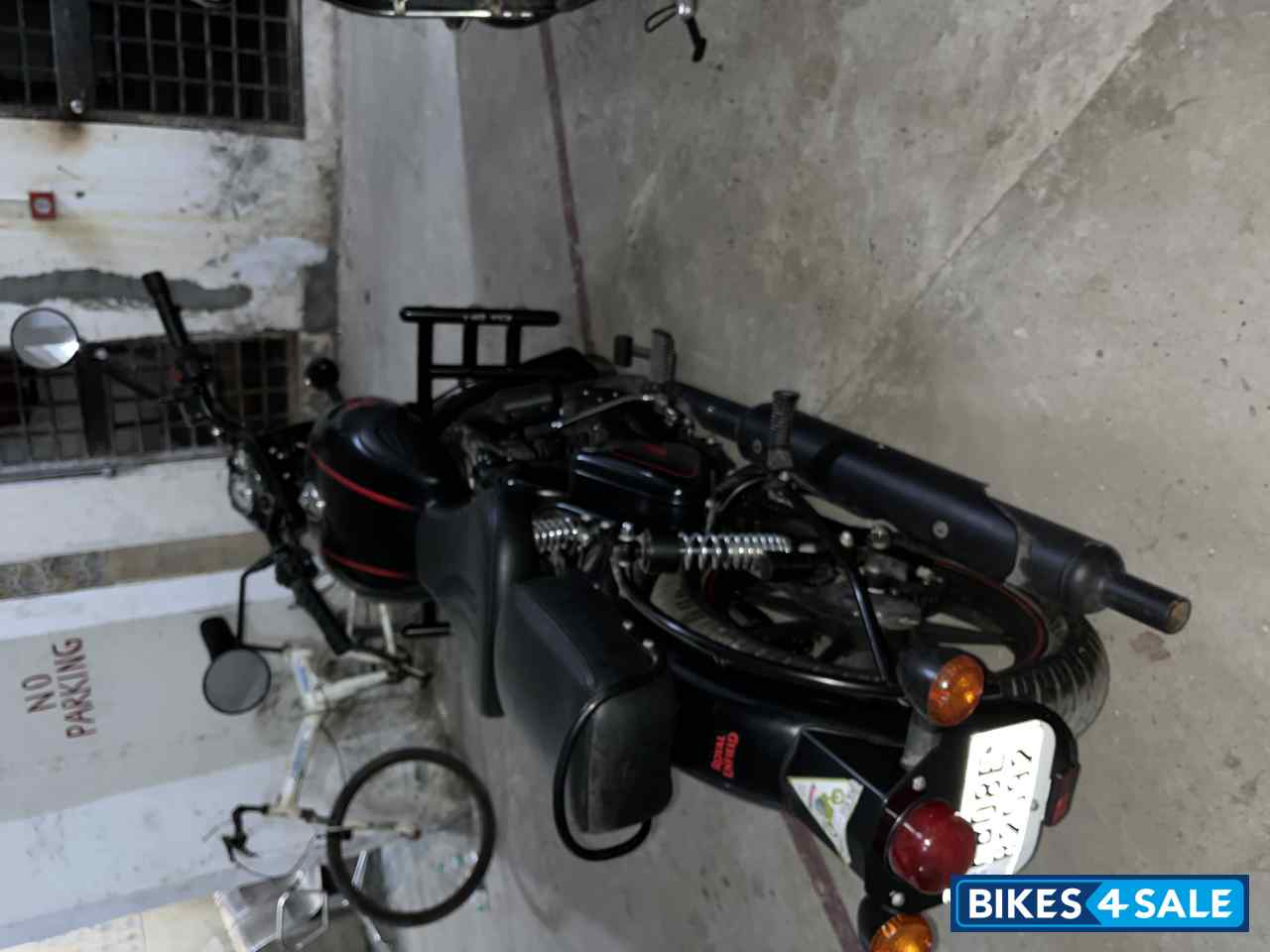 Royal Enfield Classic Stealth Black