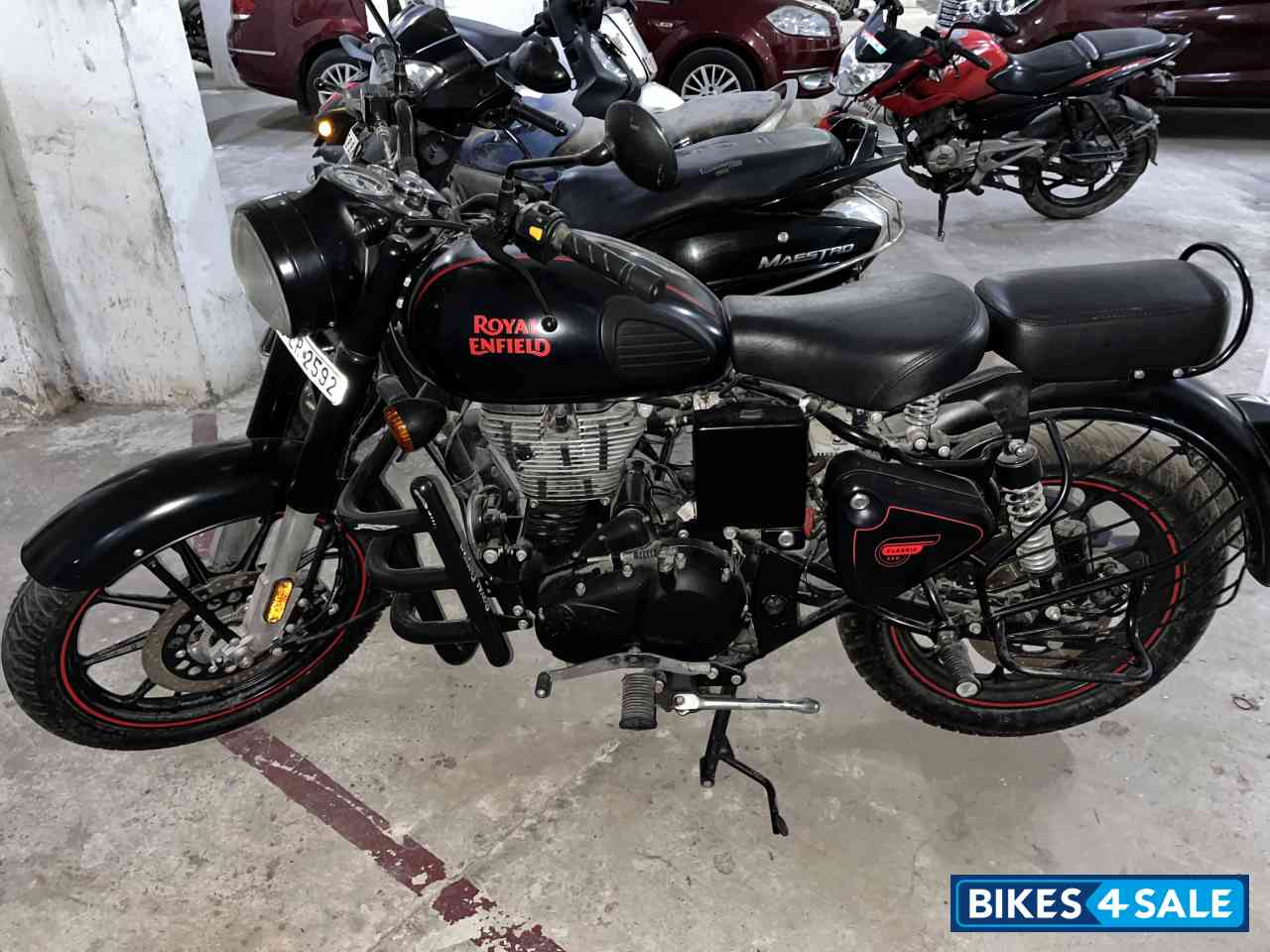 Royal Enfield Classic Stealth Black