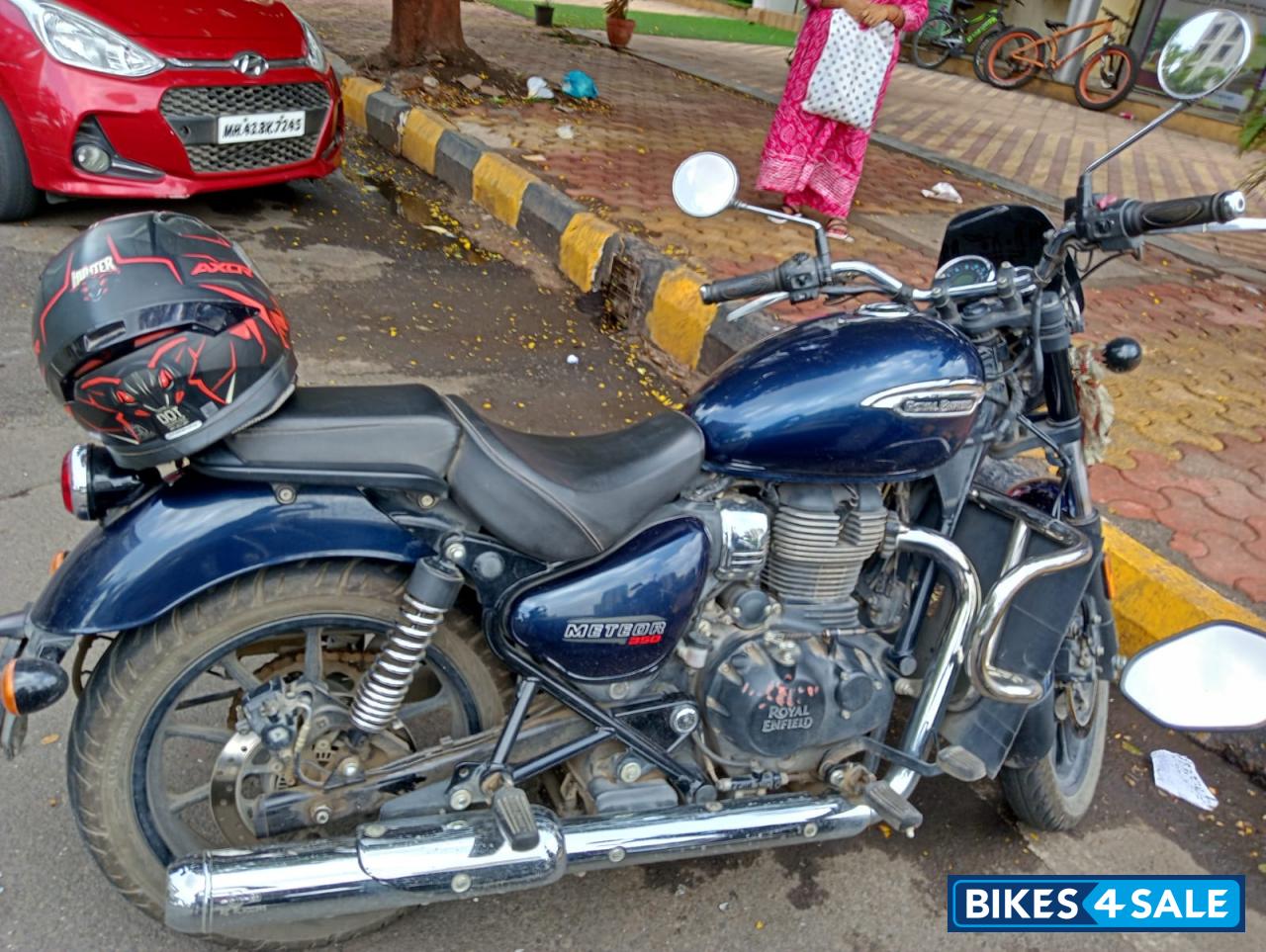 Blue Royal Enfield Meteor 350
