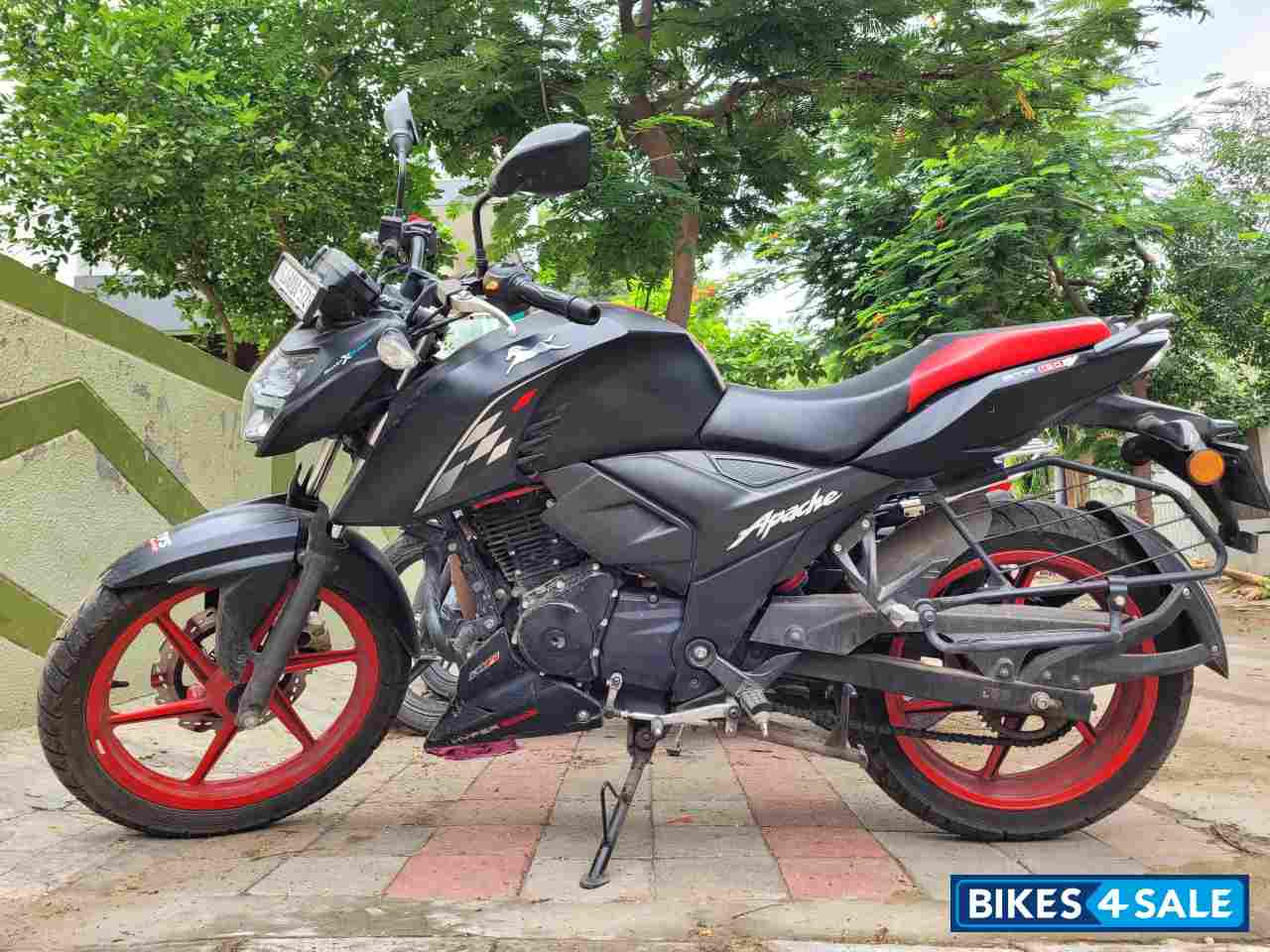 Matte Black And Red TVS Apache RTR 160 4V Special Edition