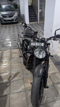 Grey Triumph Street Twin BS6