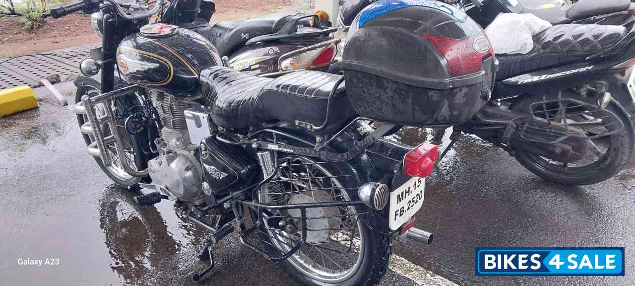 Black Royal Enfield Bullet Standard 350