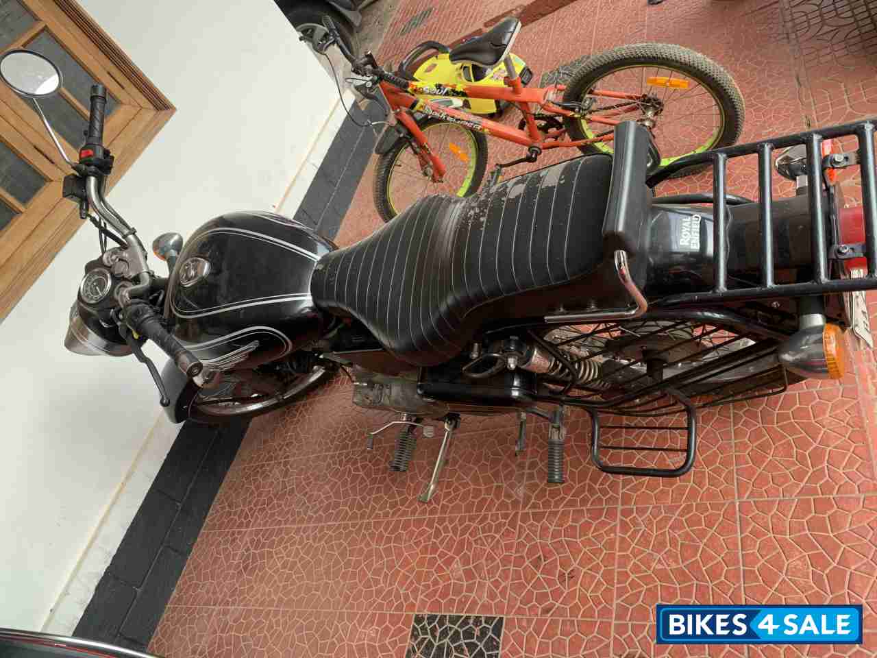 Black Royal Enfield Bullet Standard 500