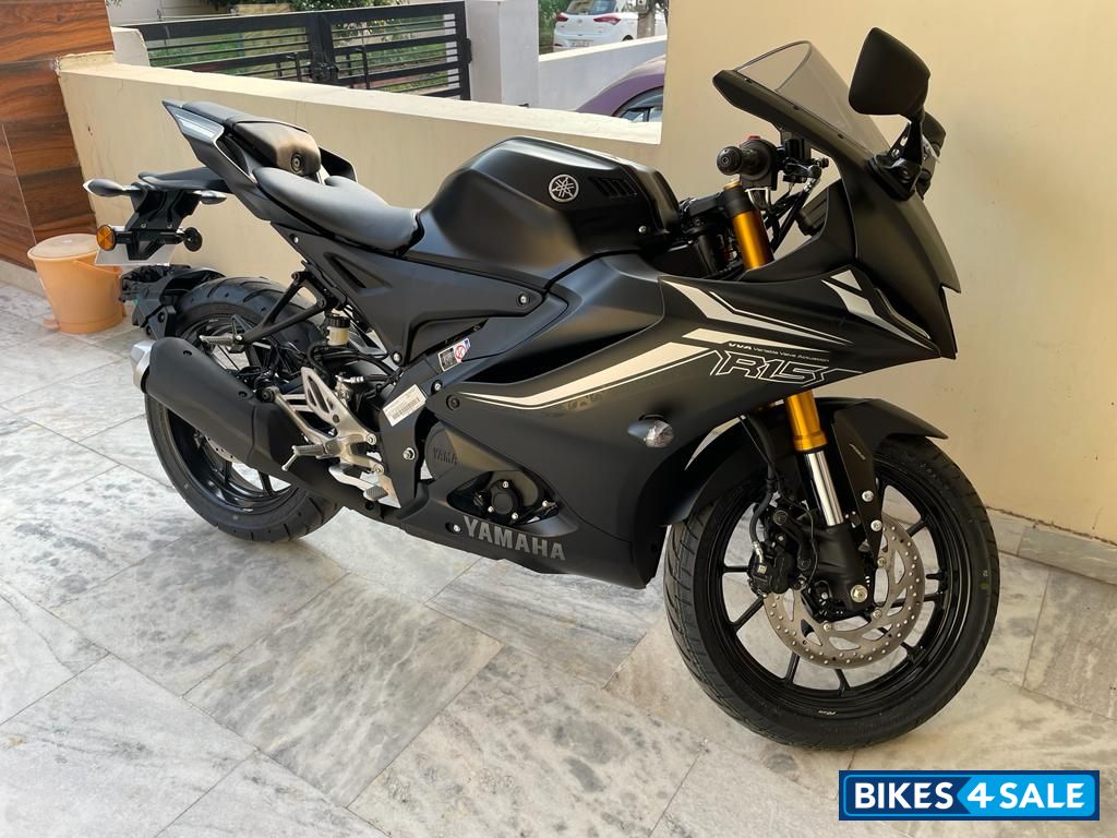 Yamaha R15 V4