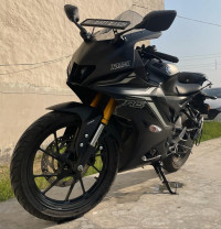 Yamaha R15 V4