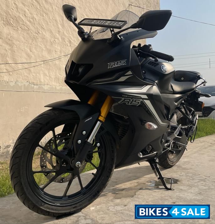 Yamaha R15 V4