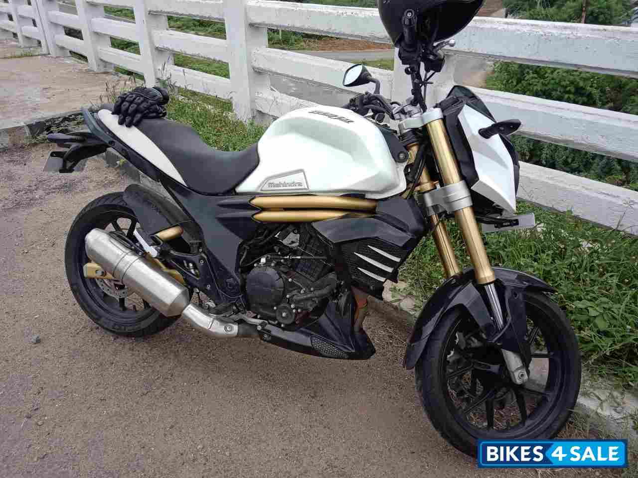 White Mahindra Mojo XT 300