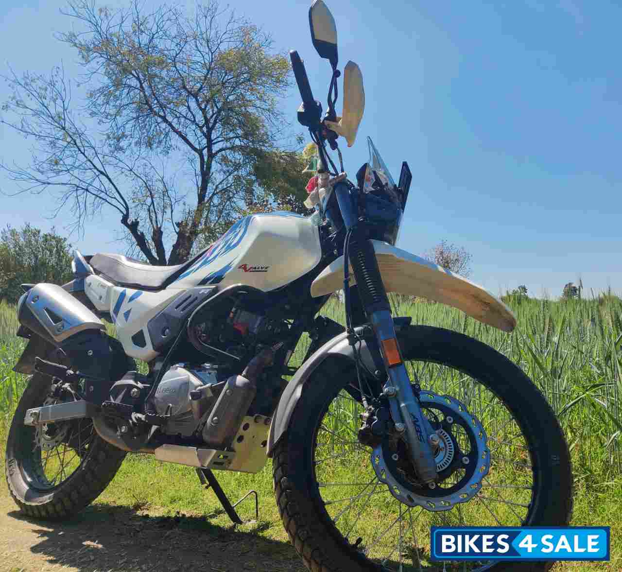 White Blue Hero Xpulse 200 4V