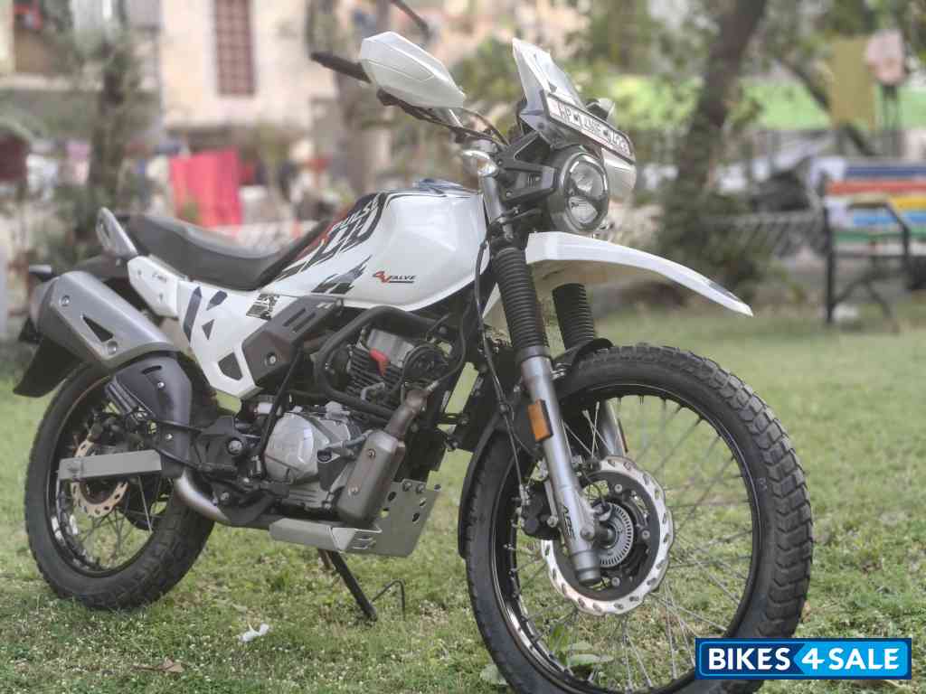 White Blue Hero Xpulse 200 4V White Blue Hero Xpulse 200 4V