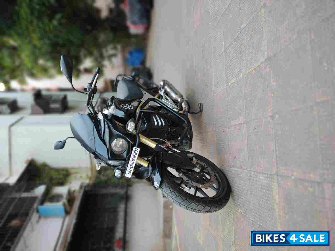 Mahindra Mojo XT 300