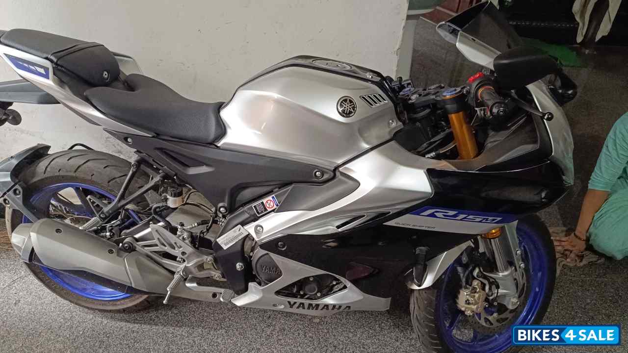 Yamaha R15 V4
