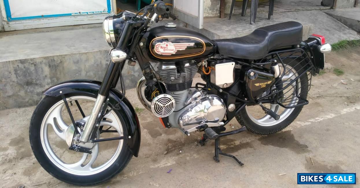 Black Royal Enfield Bullet Standard 350