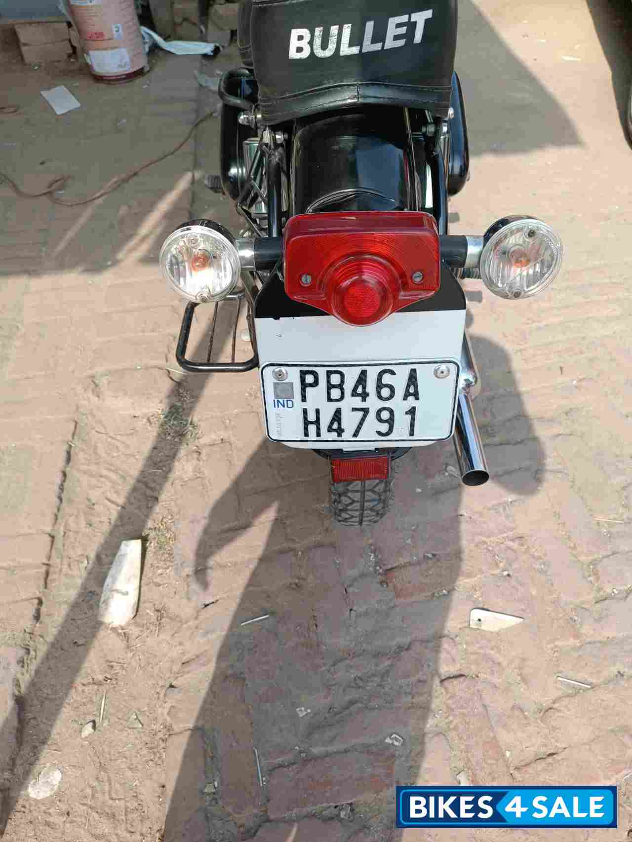 Black Royal Enfield Bullet Standard 350