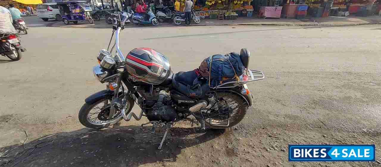 Black Royal Enfield Thunderbird 350