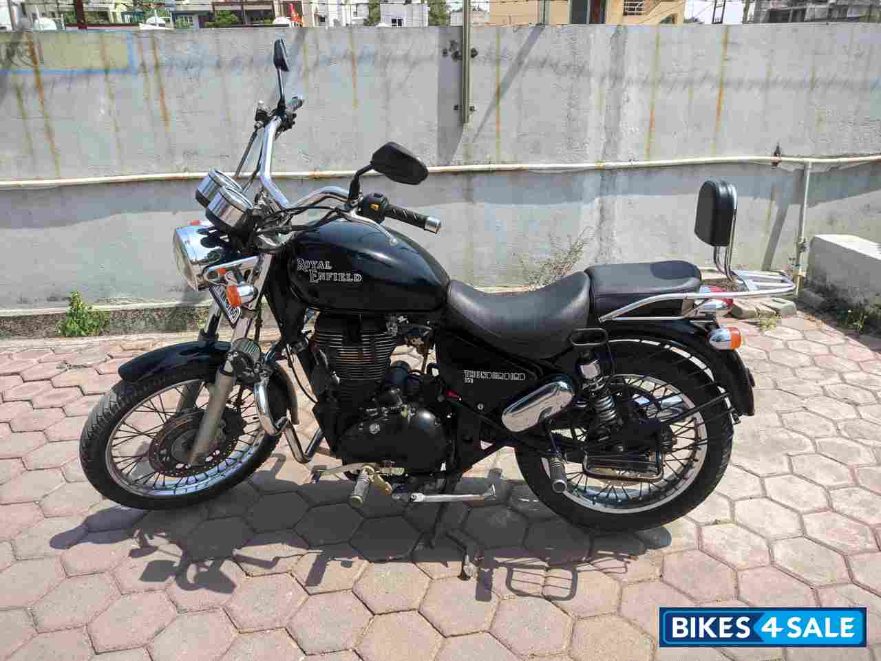 Black Royal Enfield Thunderbird 350