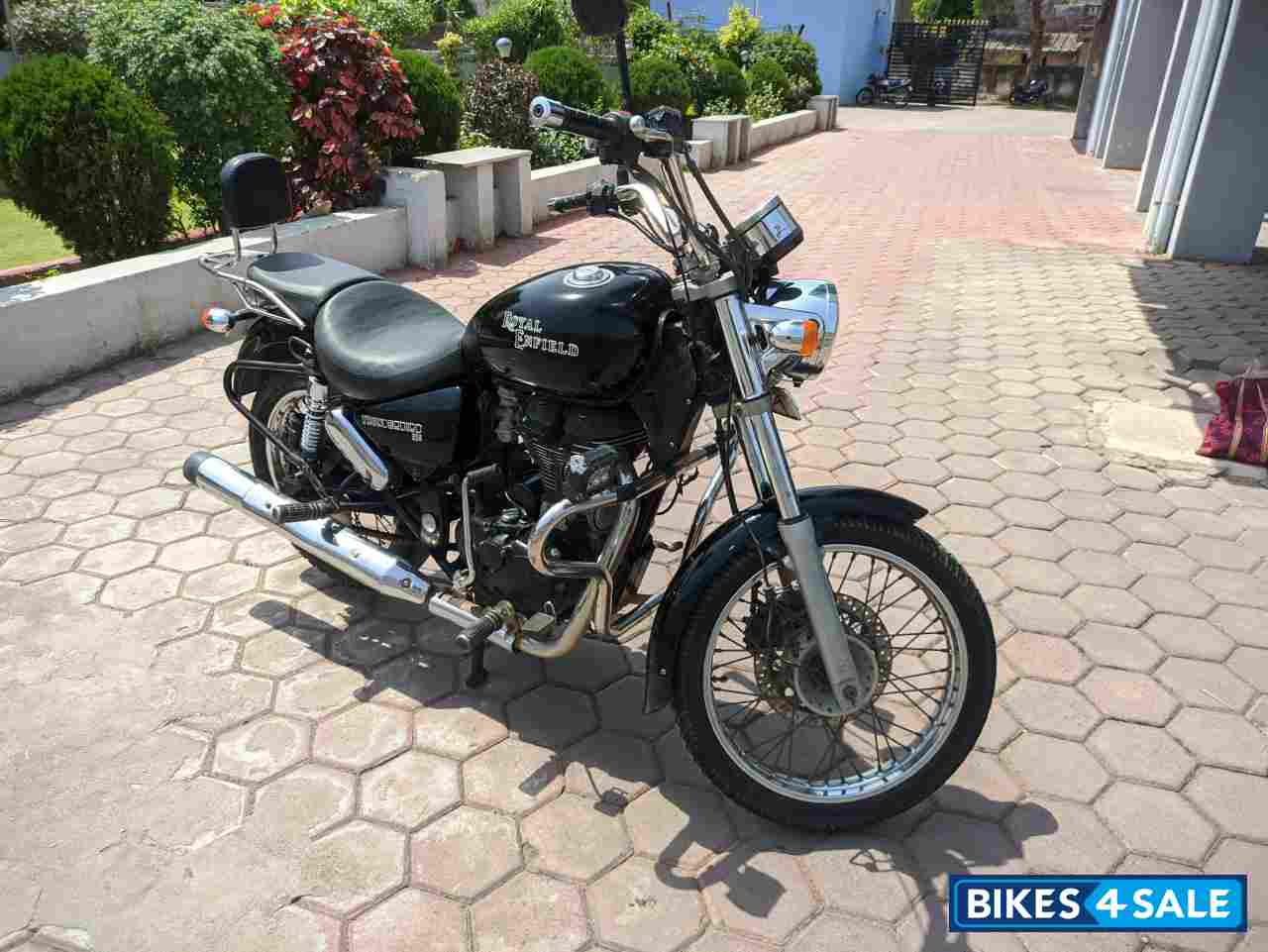 Black Royal Enfield Thunderbird 350