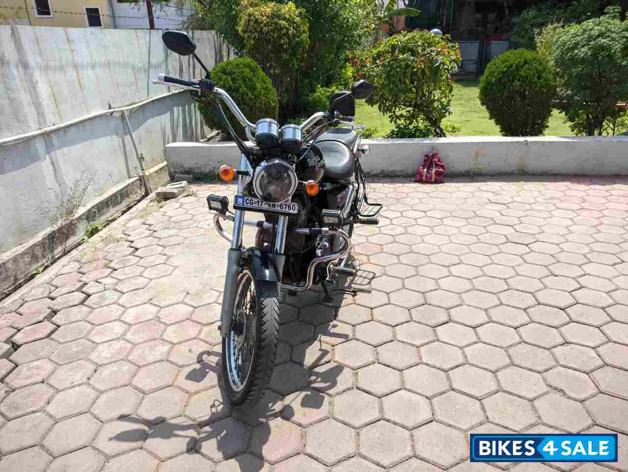 Black Royal Enfield Thunderbird 350