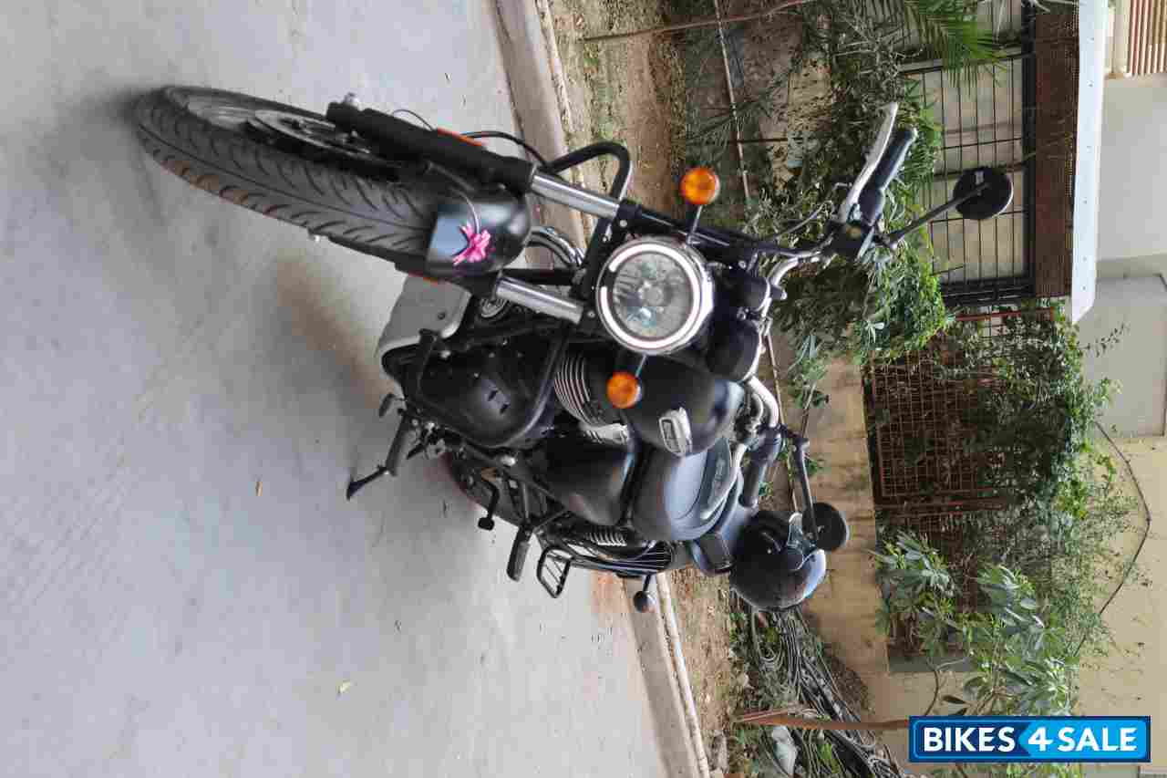 Stellar Black Royal Enfield Meteor 350 Stellar