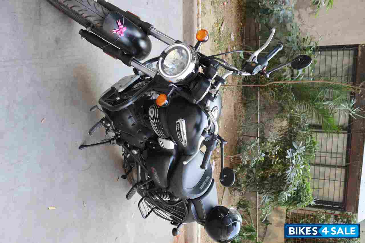 Stellar Black Royal Enfield Meteor 350 Stellar