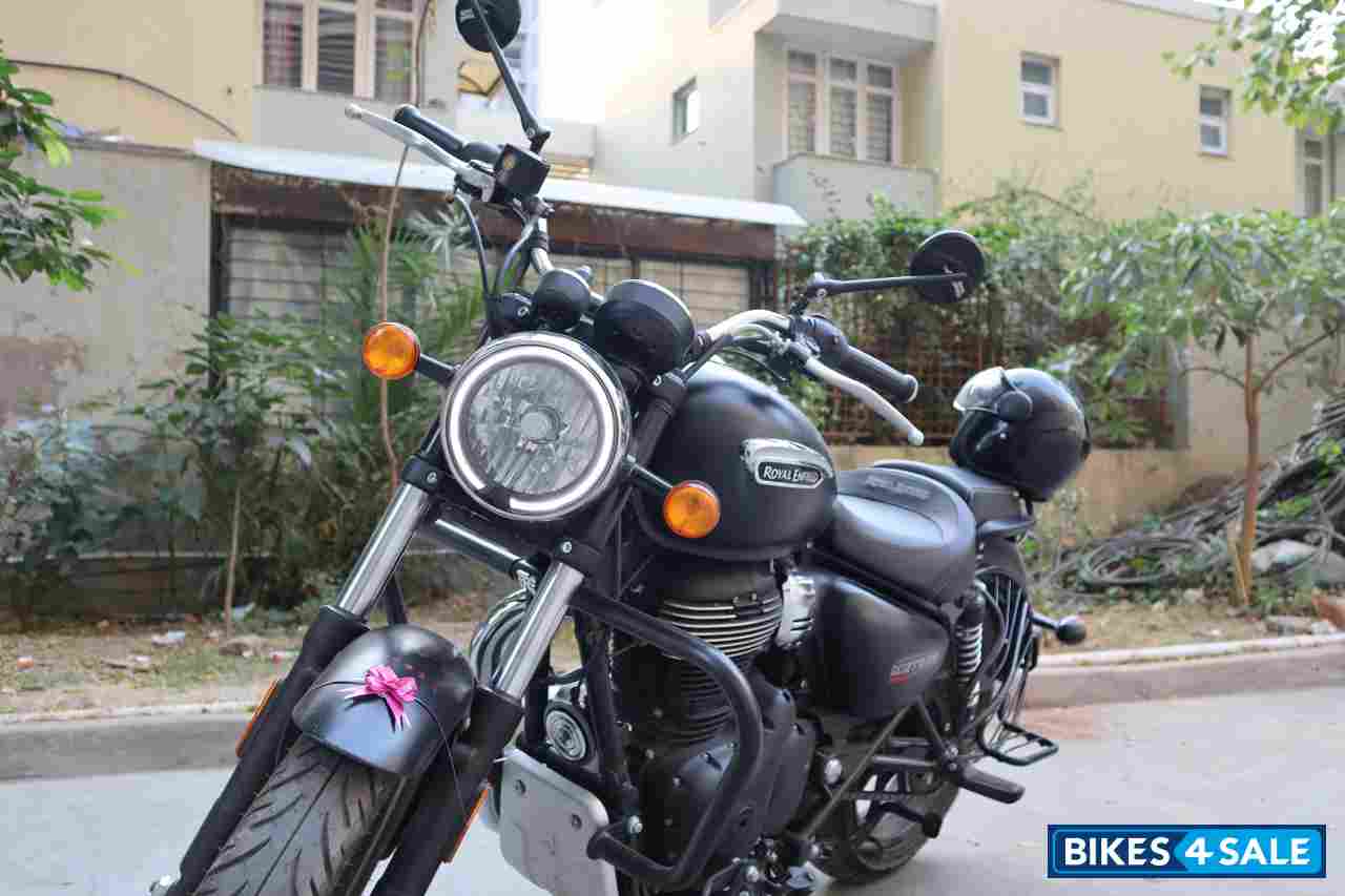 Stellar Black Royal Enfield Meteor 350 Stellar