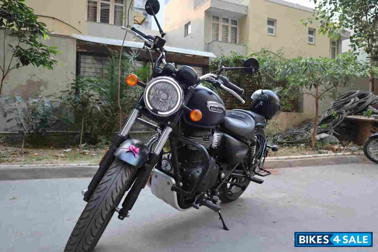 Stellar Black Royal Enfield Meteor 350 Stellar
