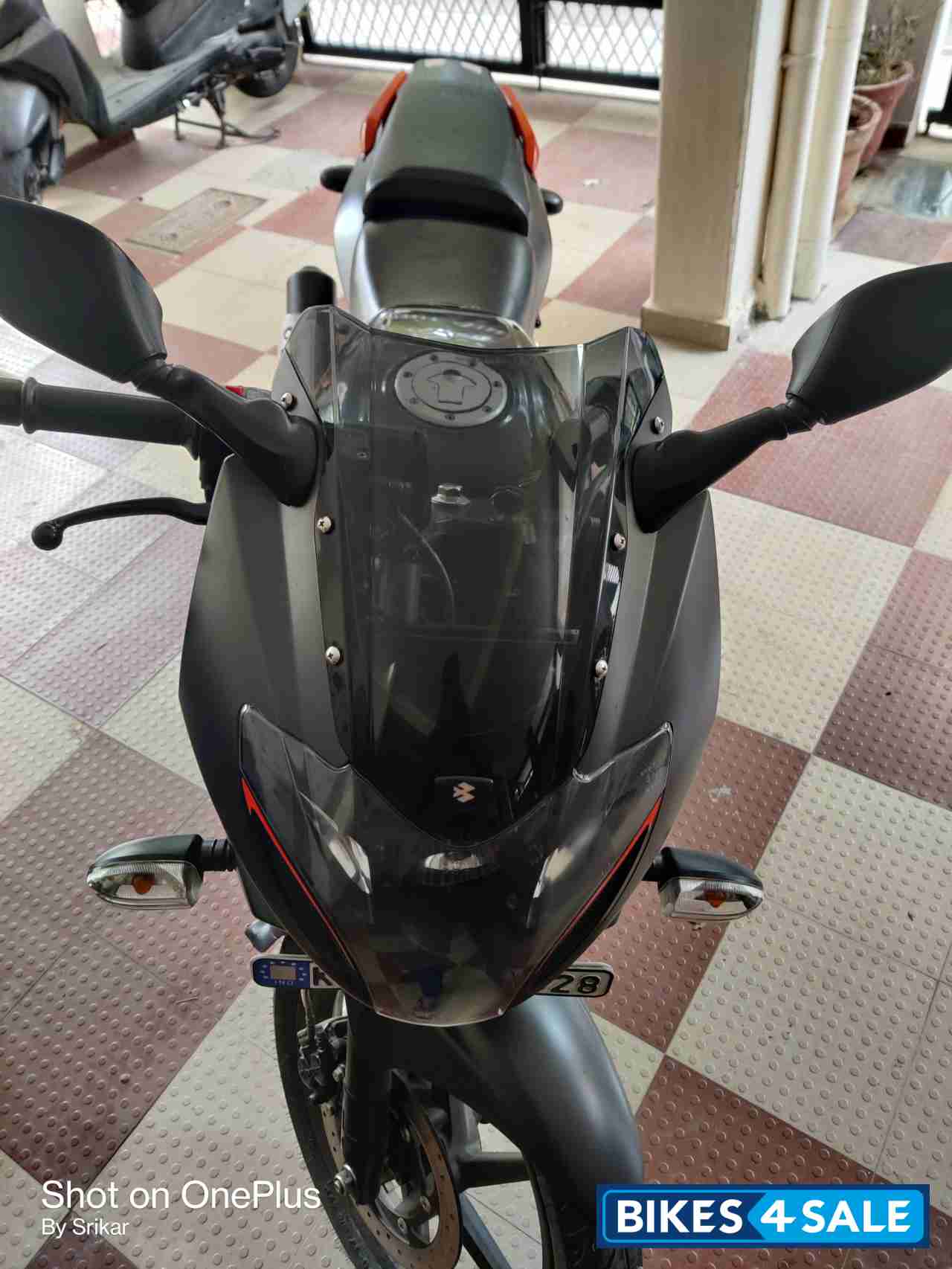 Matte Grey Bajaj Pulsar 180F Neon