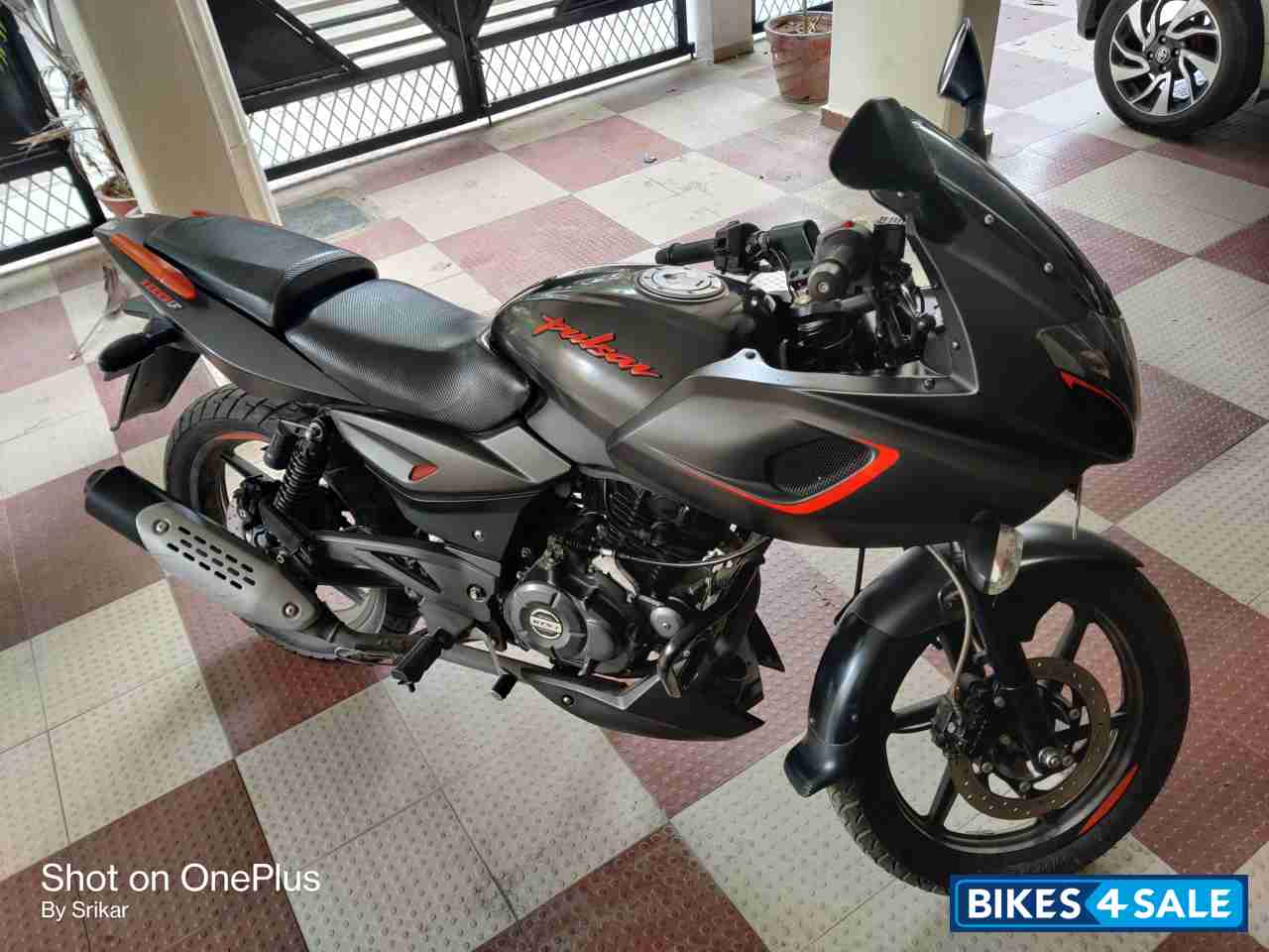 Matte Grey Bajaj Pulsar 180F Neon