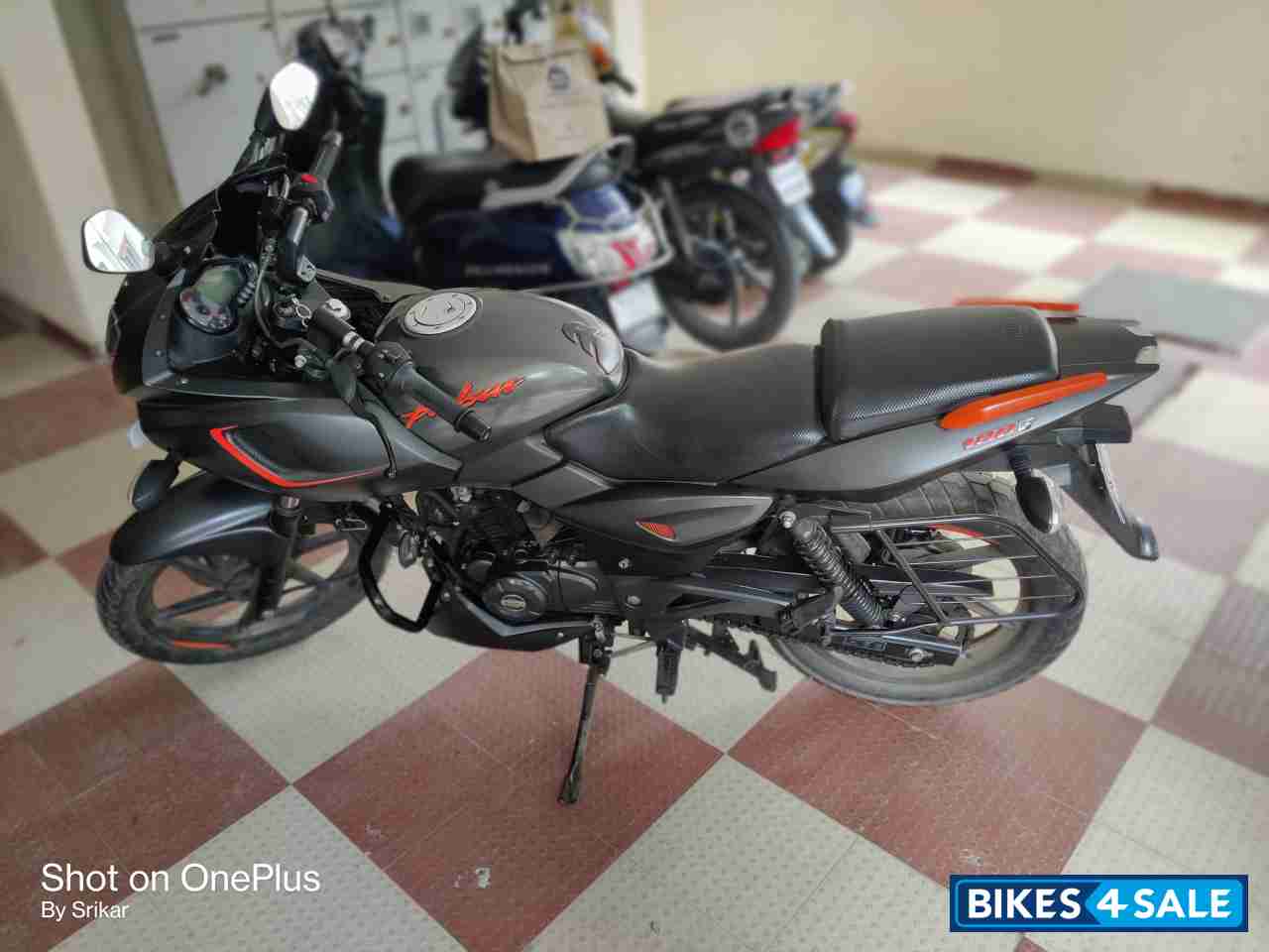 Matte Grey Bajaj Pulsar 180F Neon