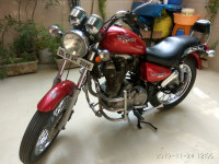 Red Royal Enfield Thunderbird 350