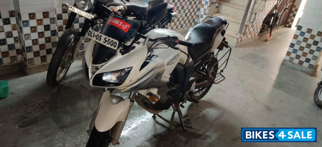 White Yamaha Fazer FZ16ST