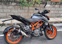 Silver Metallic KTM Duke 390 BS6