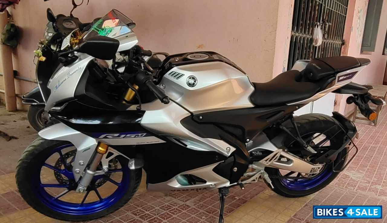 Yamaha R15M