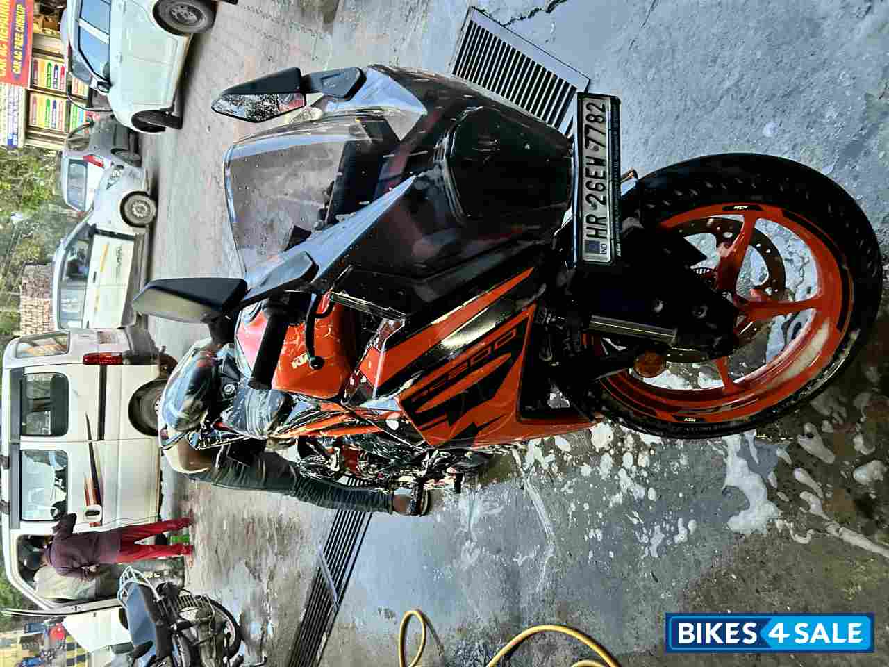 Black KTM RC 200 2022