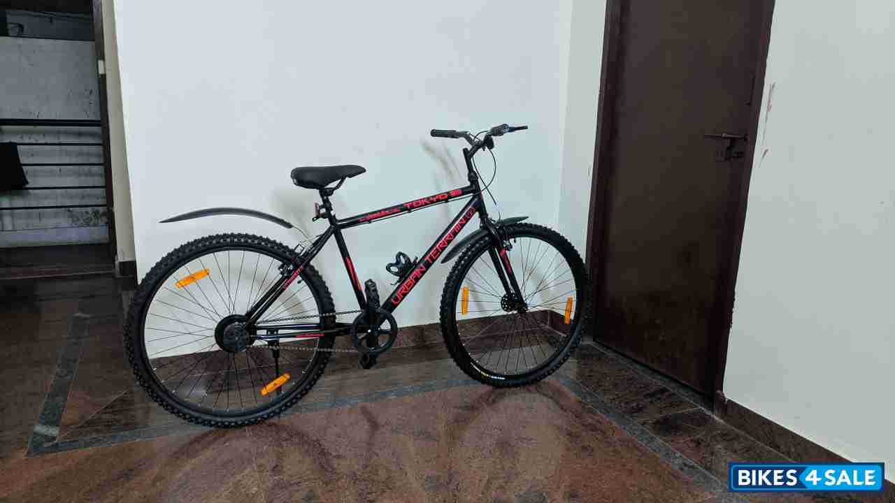 Bicycle  urban terrain tokyo