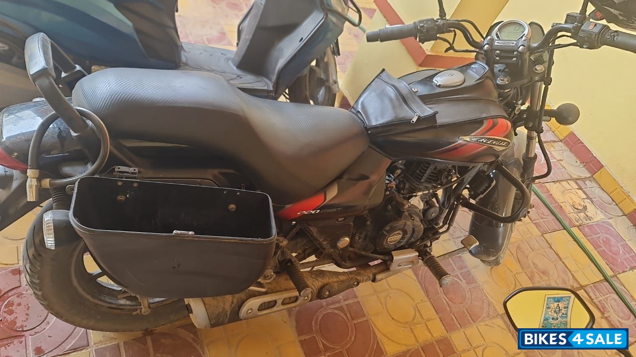 Bajaj Avenger Street 220
