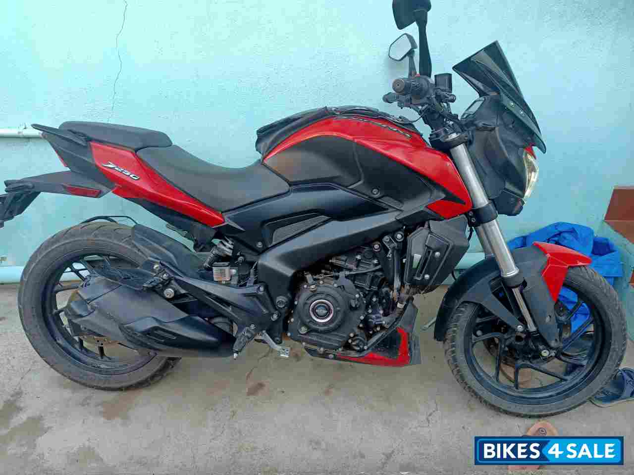 Canyon Red Bajaj Dominar 250