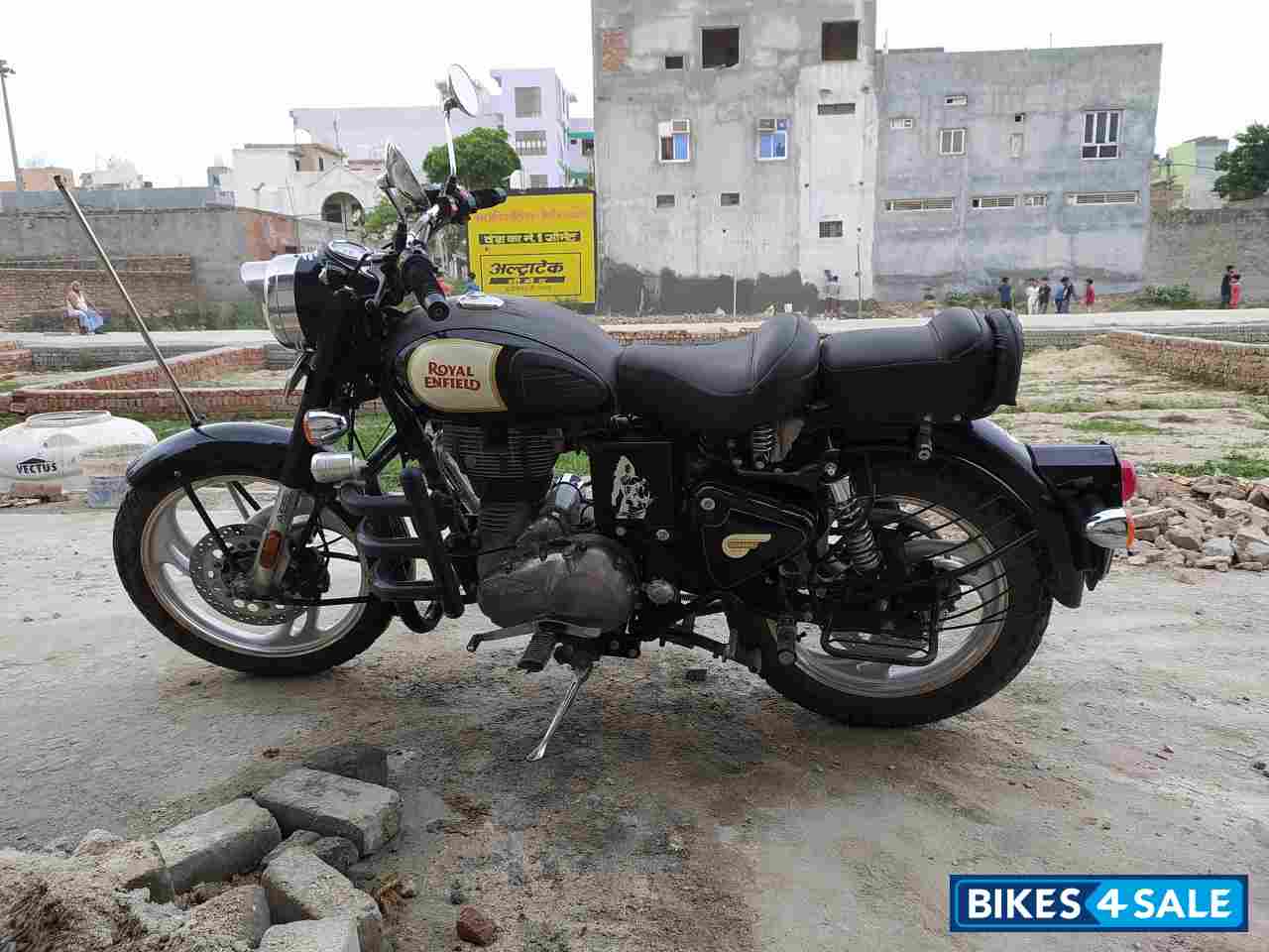 Black Royal Enfield Classic 350 2021