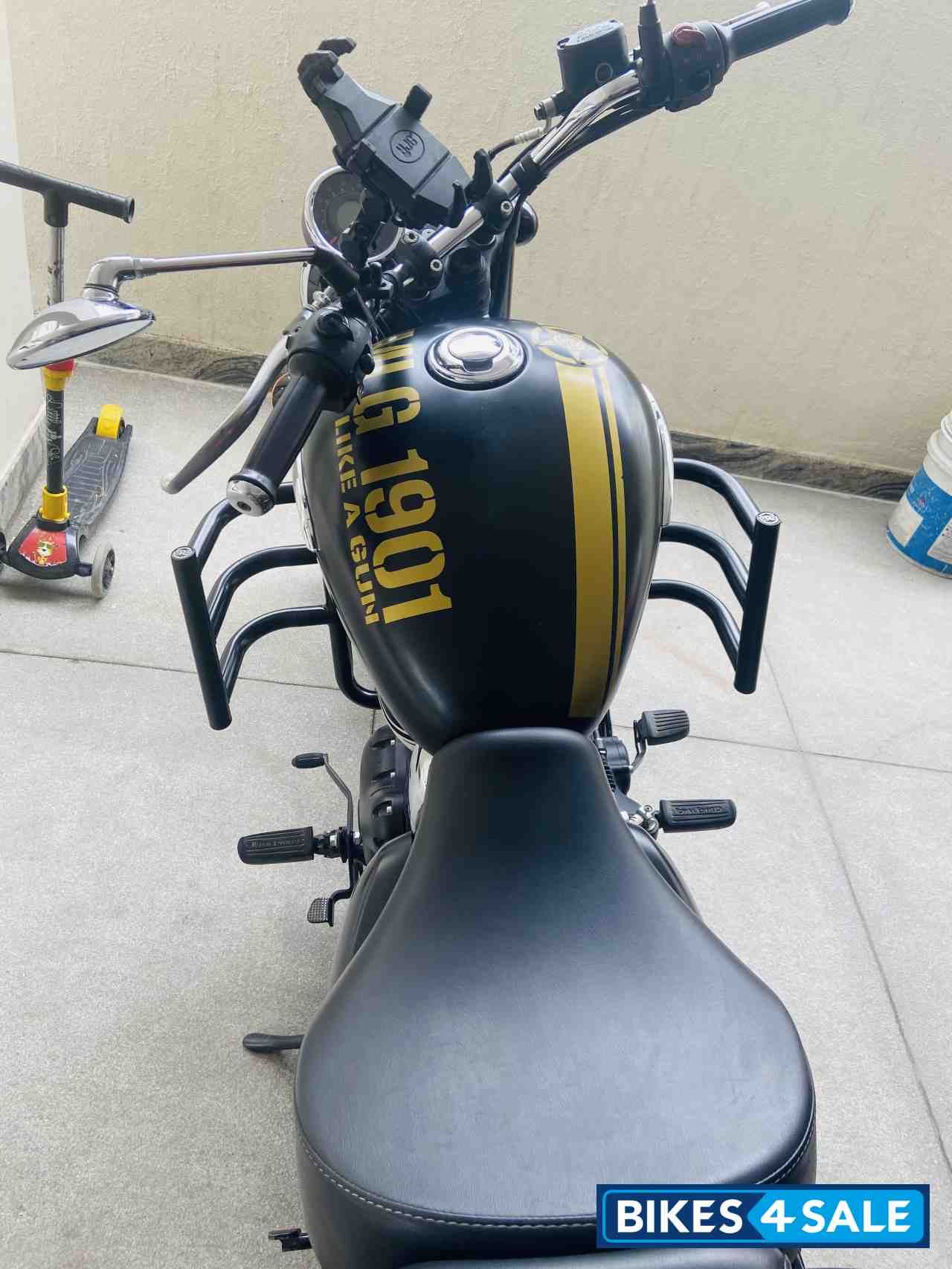 Stellar Black Royal Enfield Meteor 350 Stellar Stellar Black Royal Enfield Meteor 350 Stellar