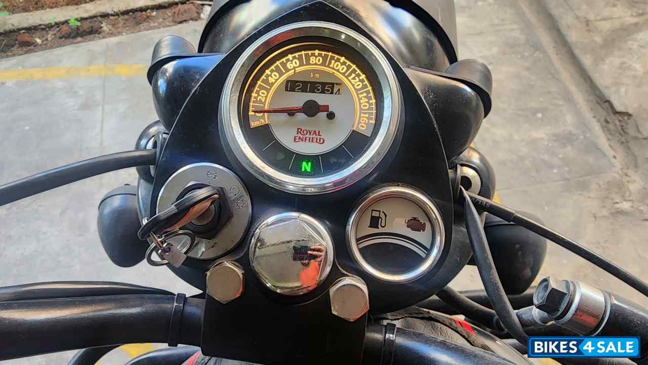 Stealth Black Royal Enfield Classic 350 BS VI