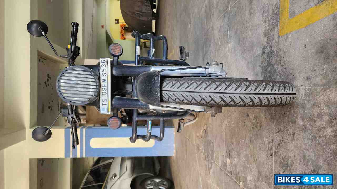 Stealth Black Royal Enfield Classic 350 BS VI