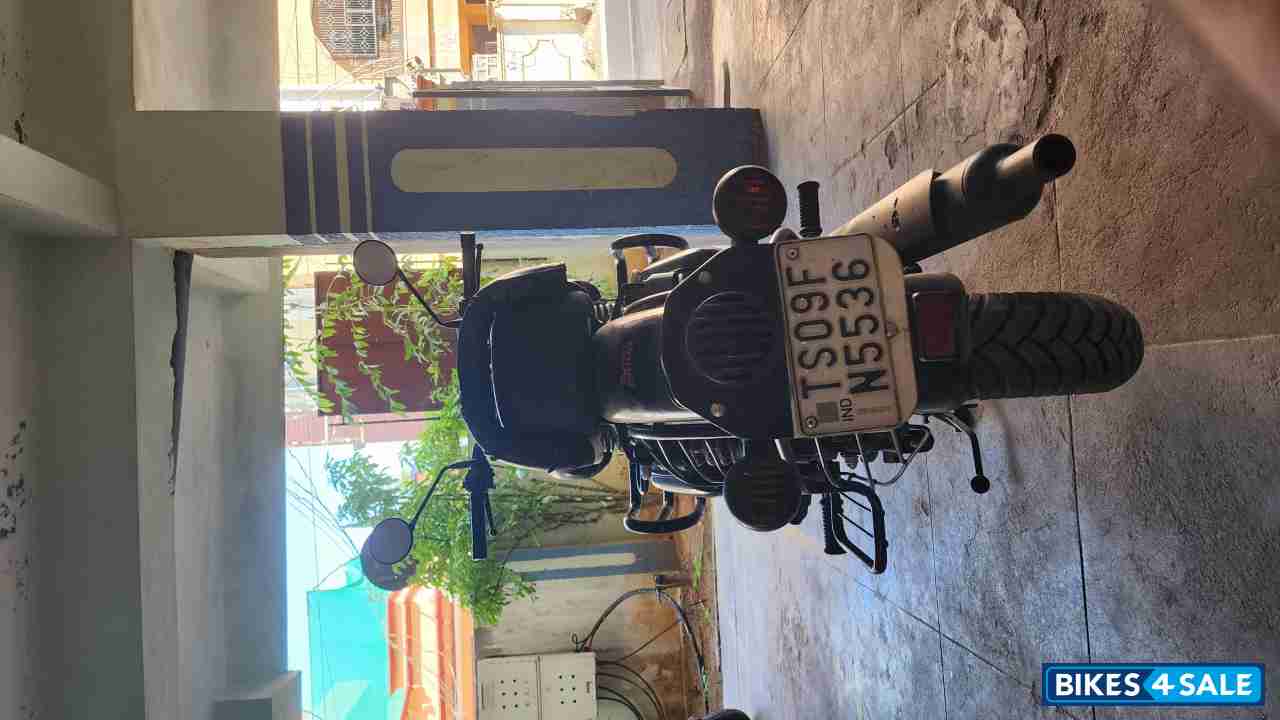 Stealth Black Royal Enfield Classic 350 BS VI