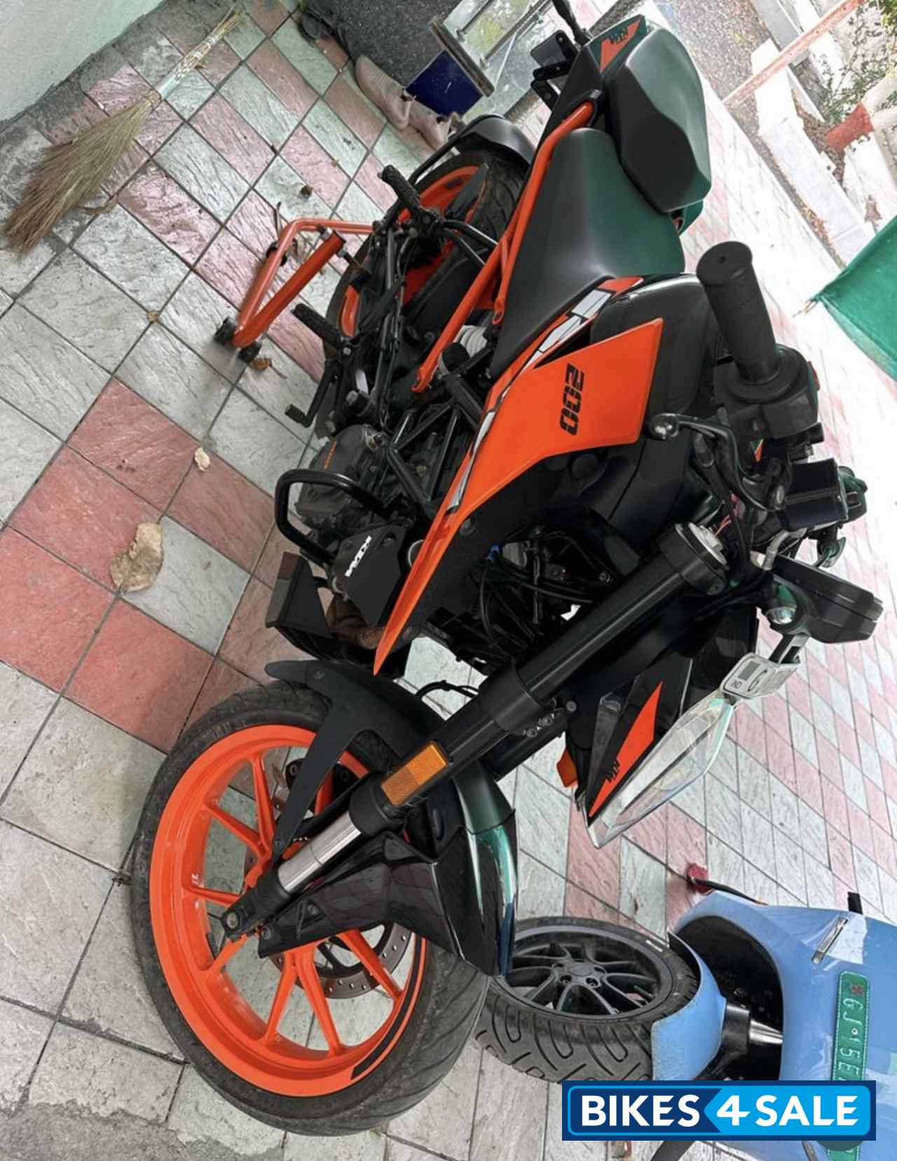Black Electronic Orange KTM Duke 200 2020