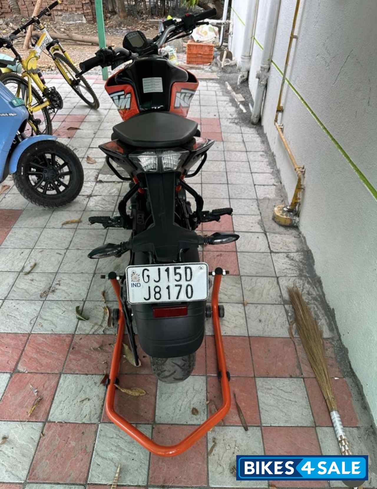 Black Electronic Orange KTM Duke 200 2020