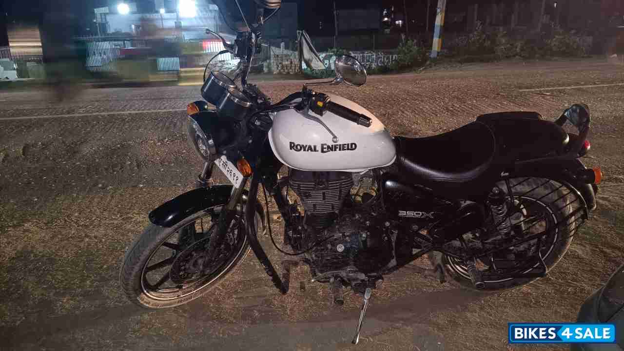 White Royal Enfield Thunderbird X 350