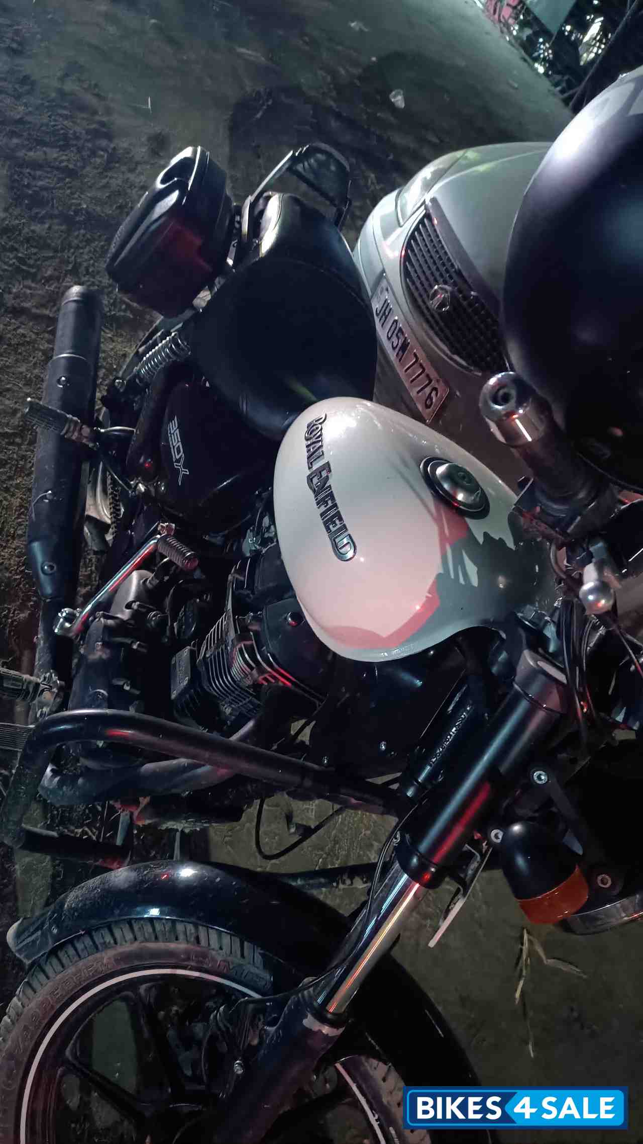 White Royal Enfield Thunderbird X 350