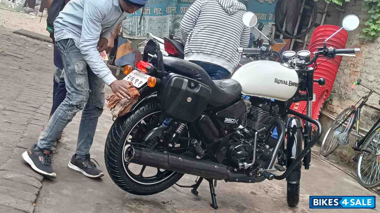 White Royal Enfield Thunderbird X 350